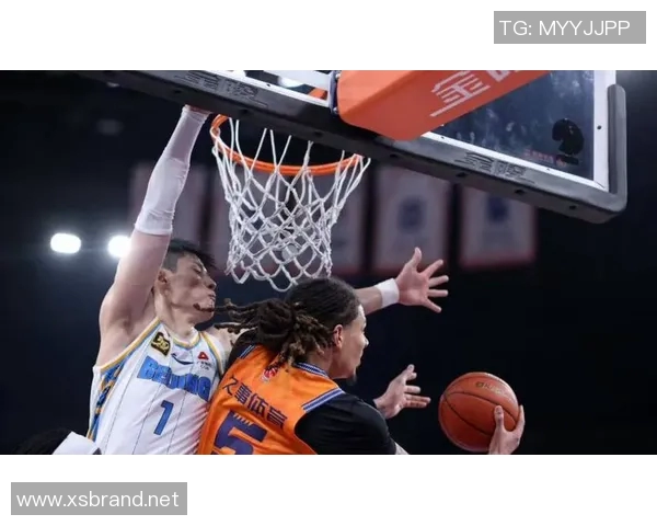上海男篮半场领先四分 大王状态火热展现最佳表现 上海男篮半场领先四分 大王状态火热展现最佳表现
