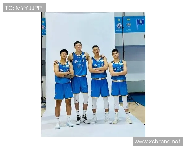 周琦晒与赵睿&翟晓川&方硕合照：又是一年新赛季